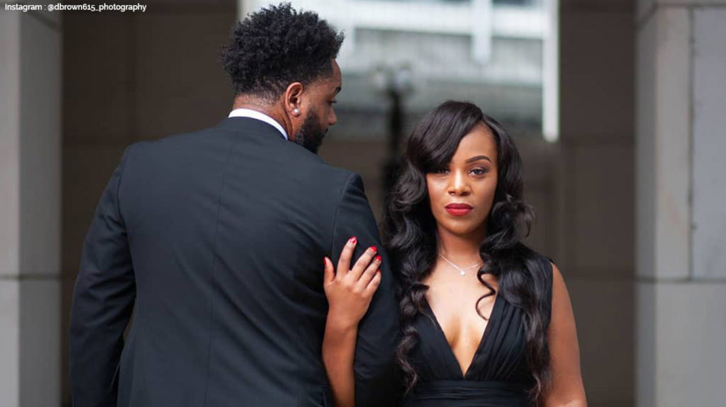 Homme noir à côté d'une belle femme noire