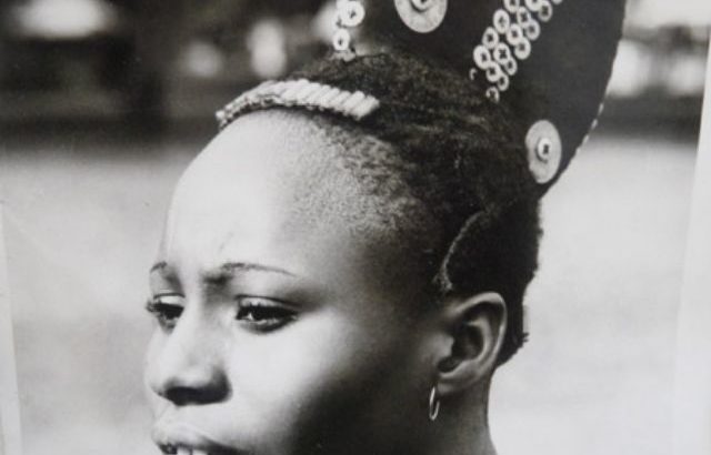 Coiffure au Nigeria, vers 1965