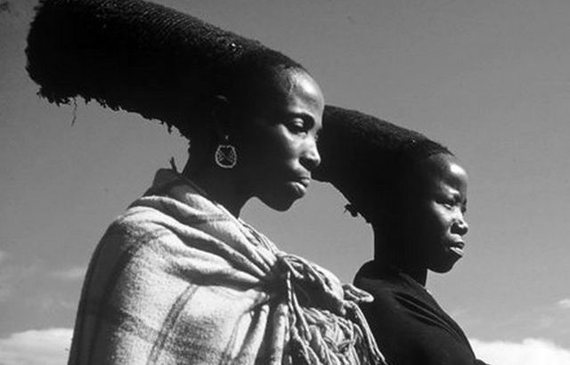 Femmes zouloues en coiffure traditionnelle